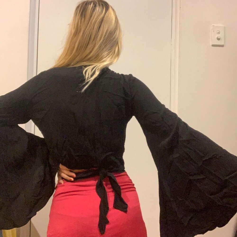 TIGERLILY Black Bell Sleeve Tie Front Crop Top - Picture 5 of 6